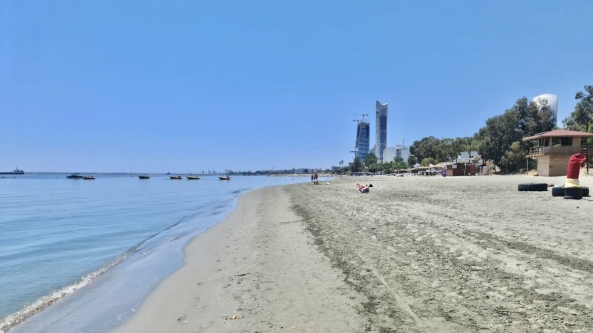 dasoudi beach in limassol