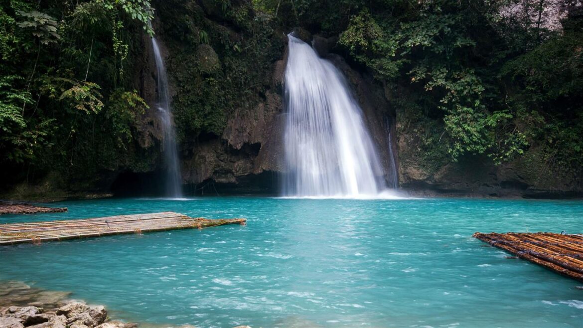 Moalboal in Cebu Kawasan Falls