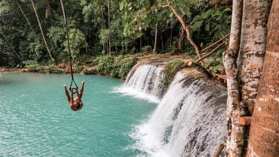 Rope swing at Cambugahay Falls