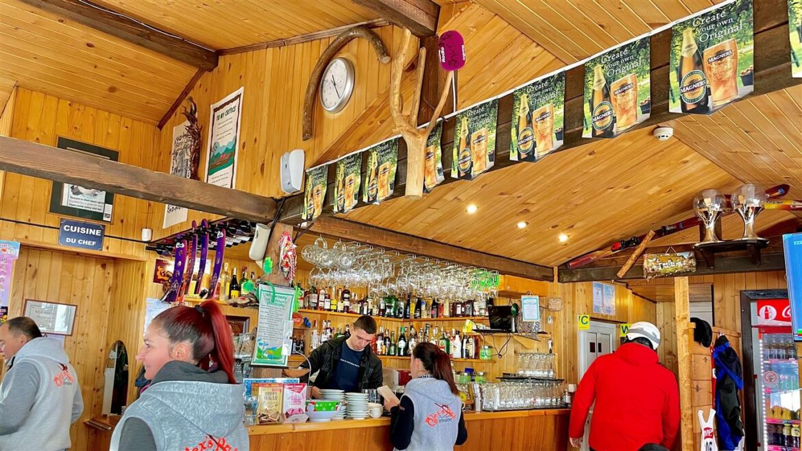 Bulgaria Ski Resorts Alex's Pub in Pamporovo
