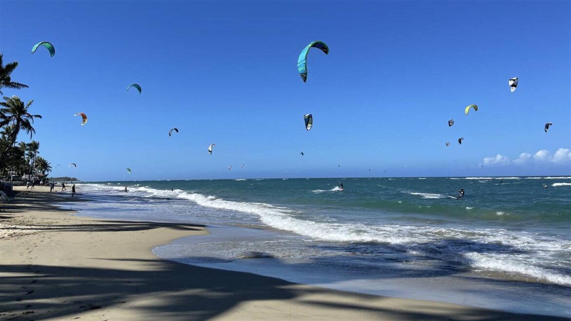 Cabarete Beach - Kitesurfing at Kite Beach